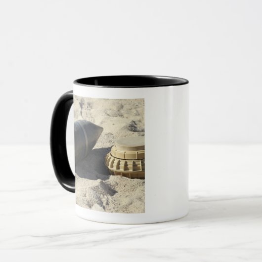 変換されたオーダンスシェルの静的ディスプレイ マグカップ (正面左)