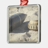 変換されたオーダンスシェルの静的ディスプレイ メタルオーナメント (左)