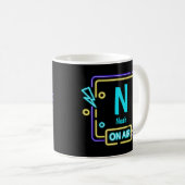 変更イニシャル名前を追加Blue Yellow On Air M N O P コーヒーマグカップ (正面右)