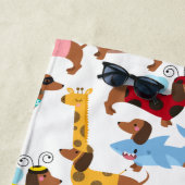 変装したハロウィーン衣装のダッチャンド  ビーチタオル (インサイチュ)