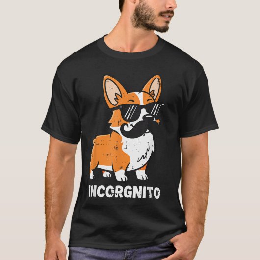 変装コーギー 変な犬のデザイン Tシャツ (正面)
