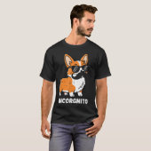 変装コーギー 変な犬のデザイン Tシャツ (正面フル)