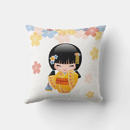 夏こけし人形 – 黄色い着物芸者ガール クッション (裏面)