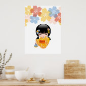 夏こけし人形 – 黄色い着物芸者ガール ポスター (キッチン)