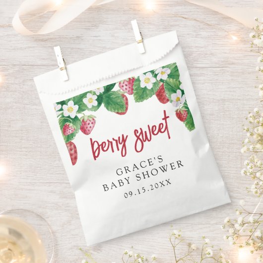 夏のイチゴの赤ちゃんシャワー フェイバーバッグ (クリップ留めされた状態)