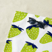 夏のオーガニックイチゴのネオングリーン ビーチタオル (インサイチュ)