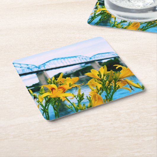 夏のチャタヌーガ – クルミ通り橋 スクエアペーパーコースター (アングル)