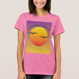 夏のデザインがプリントされたピンクのTシャツ Tシャツ
