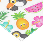 夏のトロピカルトゥーカンとフラミンゴのパターン テーブルクロス (アングル)