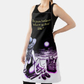 夏のバーベキューを楽しむ女性とおもしろいエプロン エプロン (インサイチュ)