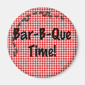 夏のバーベキューピクニックオンレッドテーブルクロス マグネット (正面)