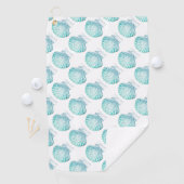 夏のビーチティール（緑がかった色）ブルーウォーター色のマーメイドシーシェル ゴルフタオル (インサイチュ)