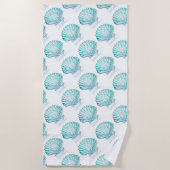 夏のビーチティール(緑がかった色)ブルーウォーター色のマーメイドシーシェル ビーチタオル (正面)