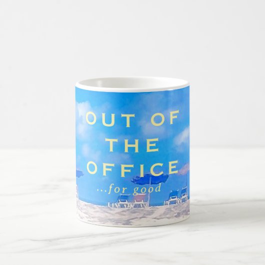 夏のビーチブルーホワイトハッピーリタイアギフト コーヒーマグカップ (中央)