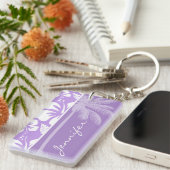 夏のヤシ;明るいラベンダーの熱帯ハイビスカス キーホルダー (正面右)