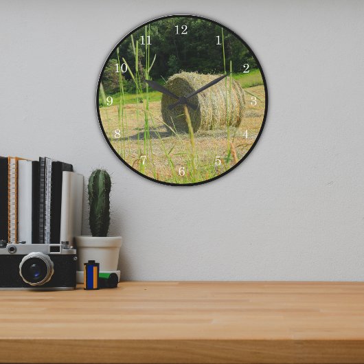 夏の丸いベール農家干し畑のシーン ラージ壁時計