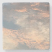 夏の夕日の空の青、ほこりっぽいピンク、灰色、黄色 ストーンコースター (正面)