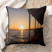 夏の夕暮れ時にボートに乗ったエーゲライフスタイル クッション (ブランケット)