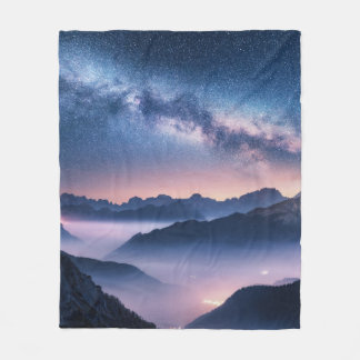 夏の夜霧の山の上の天の川 フリースブランケット