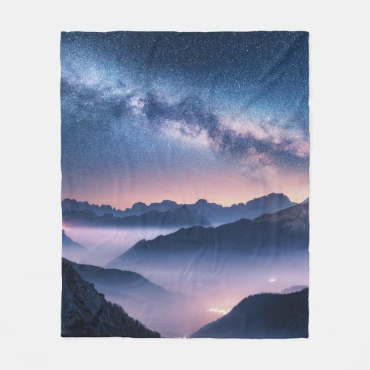 夏の夜霧の山の上の天の川 フリースブランケット (正面)
