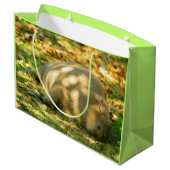 夏の太陽に輝くカピバラの夢 ラージペーパーバッグ (裏面アングル)