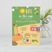 夏の太陽の下でのピクニック 1歳の誕生日 アウトドア 招待状 (スタンド正面)