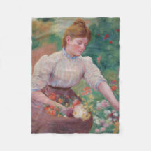 夏の庭で花を摘む少女