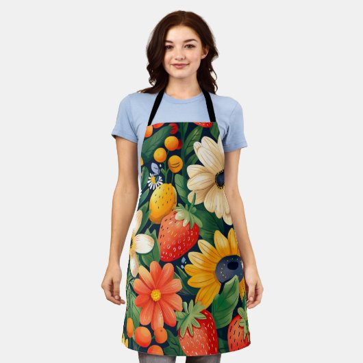 夏の庭の花いちご柄 エプロン (着用した状態)