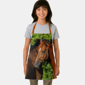 夏の日に美しい栗の馬2頭 エプロン (インサイチュ)