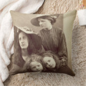 夏の日、c.1866 (collodioからの卵白のプリント クッション (ブランケット)