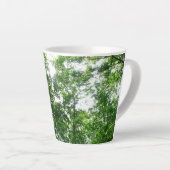 夏の木々を見上げる カフェラテマグ (右アングル)