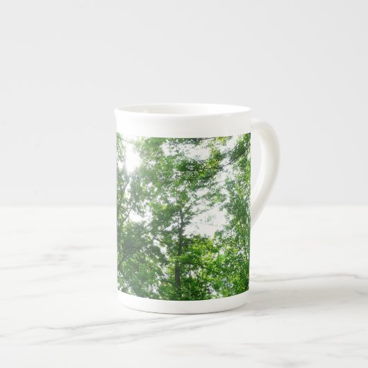夏の木々を見上げる ボーンチャイナマグカップ (正面右)
