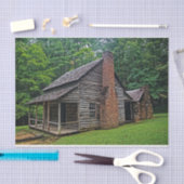 夏の森の中の木とレンガの小屋 薄葉紙 (クラフト)