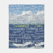 夏の楽しいビーチの波 フリースブランケット (正面)