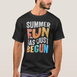夏の楽しい時間が始まったばかり Tシャツ
