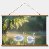 夏の池を優雅に滑空する神秘的な白鳥 吊り下げ型タペストリー (正面)
