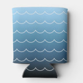 夏の波のパターン淡い青から濃のグラデーション 缶クーラー (裏面)