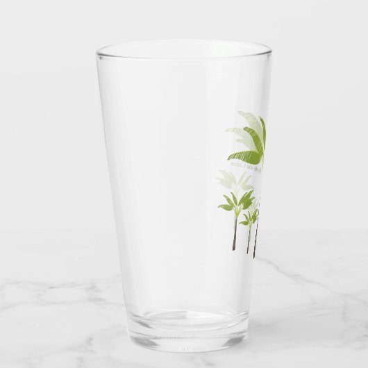 夏の熱帯ヤシの木の島のビーチハウスの名前 タンブラーグラス (右)