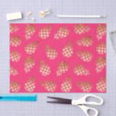 夏の熱帯金ゴールドとピンクのパイナップルパターン 薄葉紙 (クラフト)