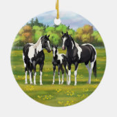 夏の牧絵を描場での黒いピントの四分の一馬 セラミックオーナメント (裏面)