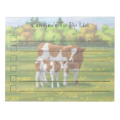 夏の牧草地でガーンジー牛と可愛い子牛 ノートパッド (正面)