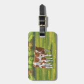 夏の牧草地でガーンジー牛と可愛い子牛 ラゲッジタグ (正面縦)