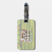 夏の牧草地でガーンジー牛と可愛い子牛 ラゲッジタグ (裏面縦)