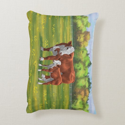 夏の牧草地でヘレフォードカウカフカートカーフ アクセントクッション (裏面(縦))
