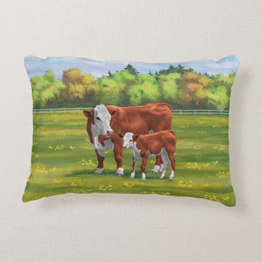 夏の牧草地でヘレフォードカウカフカートカーフ アクセントクッション (裏面)