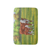 夏の牧草地でヘレフォードカウカフカートカーフ バスマット (正面縦)