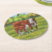 夏の牧草地でヘレフォードカウカフカートカーフ ラウンドペーパーコースター (アングル)