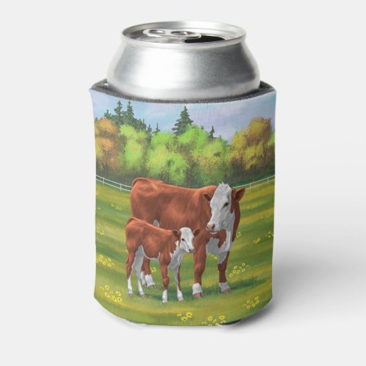 夏の牧草地でヘレフォードカウカフカートカーフ 缶クーラー (缶裏面)