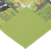 夏の牧草地でホルスタイン牛&かわいい子牛 テーブルクロス (アングル)