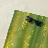 夏の牧草地でホルスタイン牛&かわいい子牛 ビーチタオル (インサイチュ)